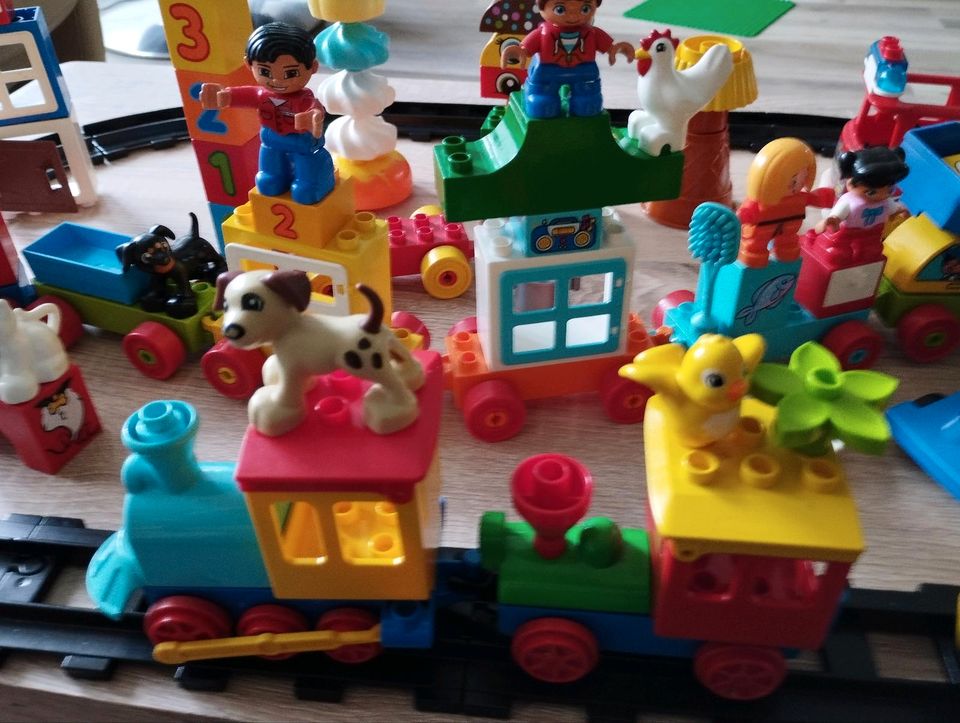 Konvolut Lego/Duplo -Steine, Eisenbahn, Feuerwehr, Autos usw. in Breckerfeld