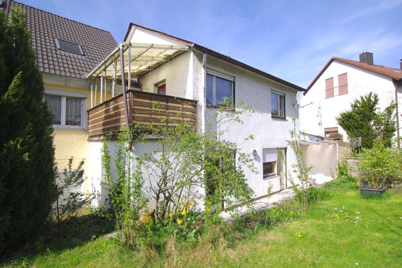 |Zwei Immobilien - ein Paket!|   Einfamilienhaus und Haus mit 3 Wohneinheiten auf großem Grundstück in Regensburg