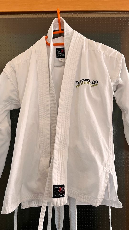 Taekwondo-Anzug, Dobok, Gr. 0/130, bestickt in Weisendorf