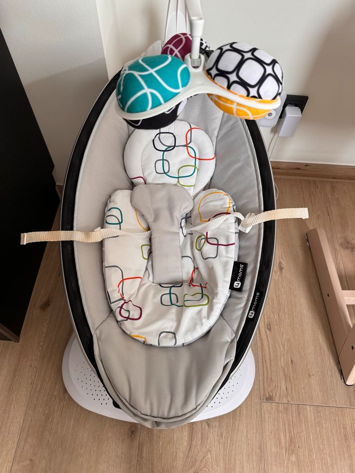 4 Moms Mamaroo Wippe mit Neugeboreneneinsatz in Wiehl