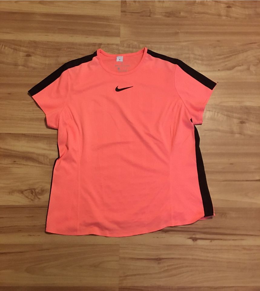 Laufshirts Kleidungspaket Nike Adidas Venice Beach Gr. M in Kiel