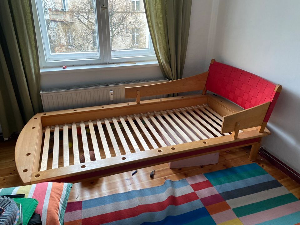 Voll Holz Kinder Bett / Hochbett in Berlin