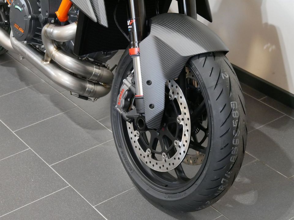 KTM 1290 Super Duke R Modell 2023 | Akrapovic | in Neumarkt i.d.OPf.