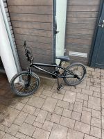 FELT BMX 20 Zoll mit Stützen / Fahrrad schwarz Nordrhein-Westfalen - Detmold Vorschau