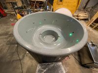 Jacuzzi Whirlpool Outdoor Badefass Badezuber Hottub Nordrhein-Westfalen - Altenbeken Vorschau