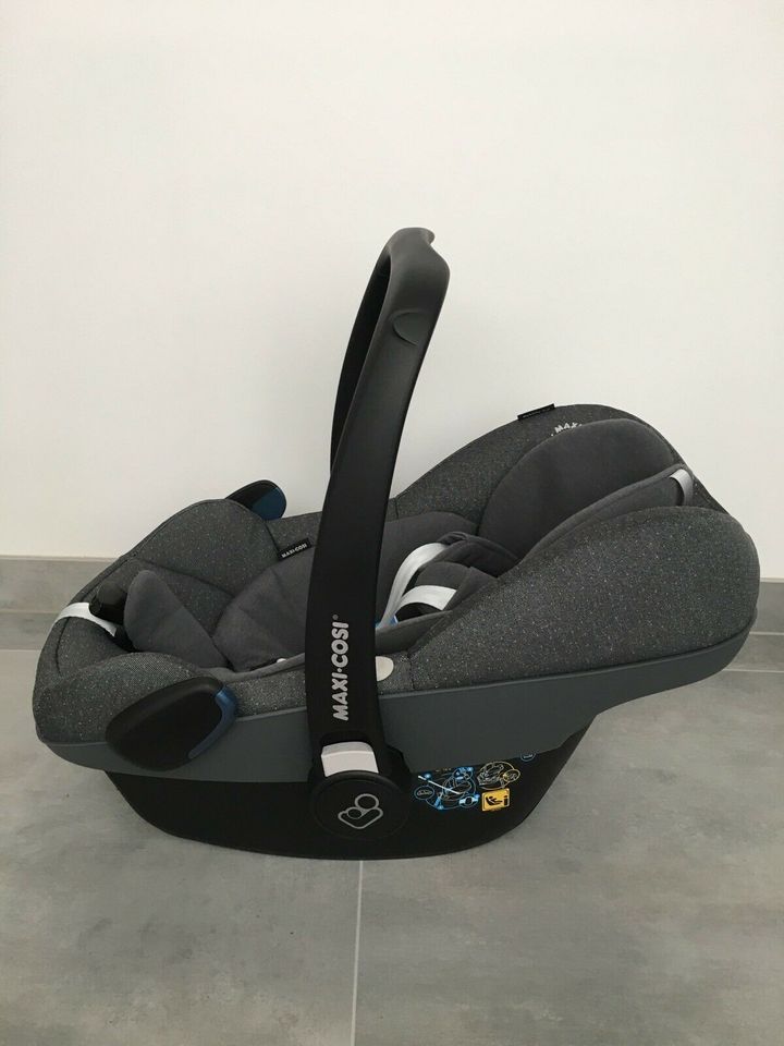 Maxi Cosi Pebble Pro i size Sparkling grey Babyschale in Ratingen