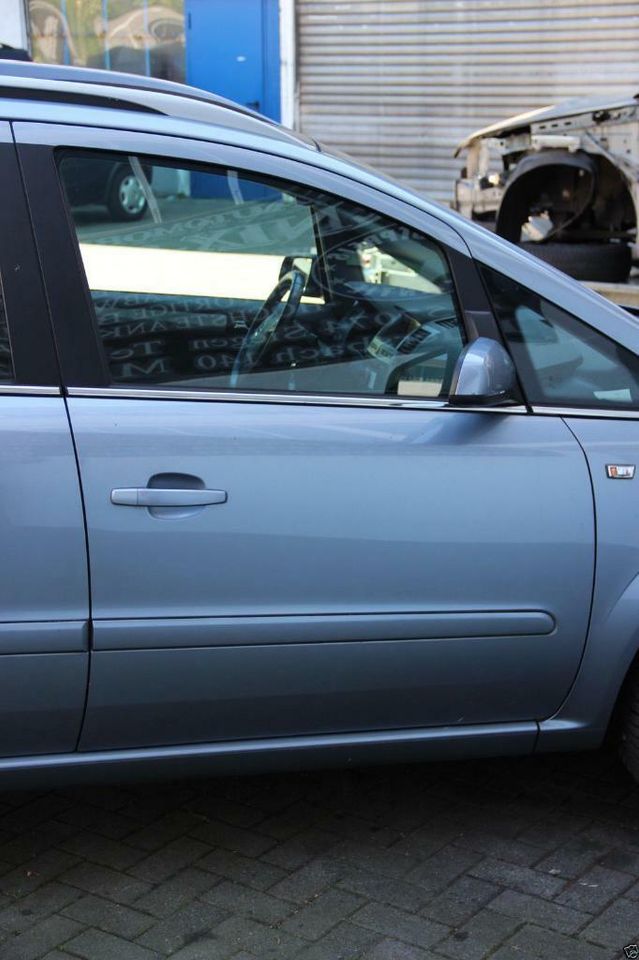 TÜR vorne rechts Silber met. Z163 Opel Zafira B in Siegen