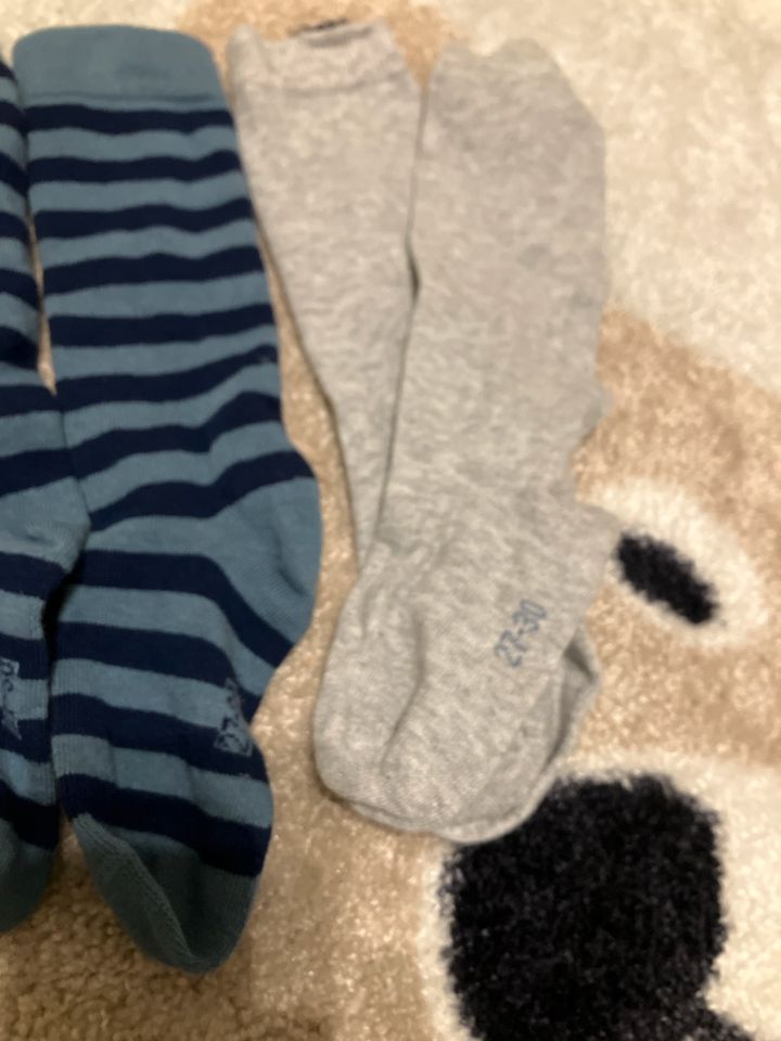 Kinder Socken / 27-30 / neuwertig/ blau Töne Junge / 4er Set in Wildeshausen