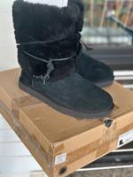 UGG Boots W Alaia gr 42 selten schwarz neuwertig Schuhe Nordrhein-Westfalen - Baesweiler Vorschau