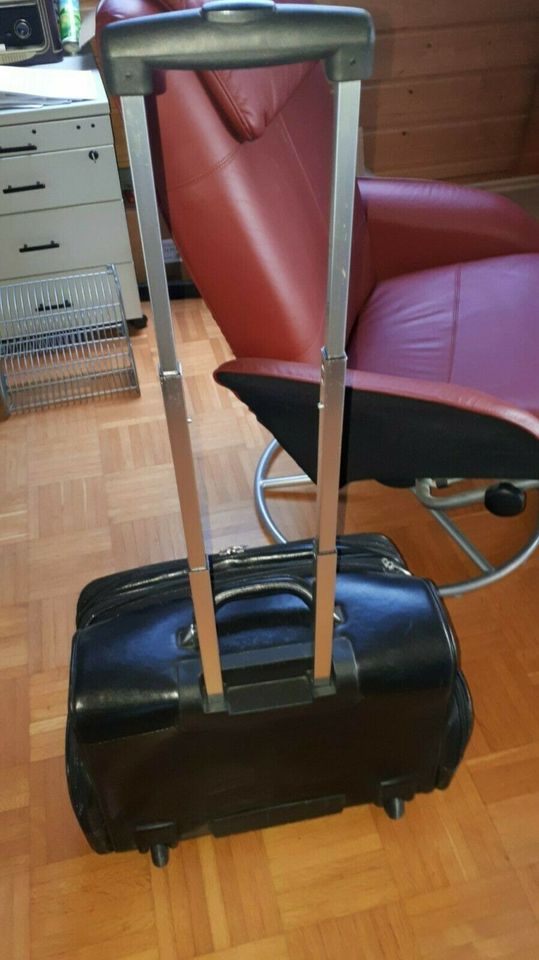 Business Trolly,  " ECHT-Leder " Fb. Schwarz, ausziehbar, Rollen. in Donzdorf