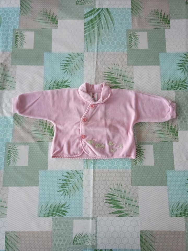 NEU Pyjama Schlafanzug Bodys Fleecejacke Hoodie Strampler 68 weiß in Ainring