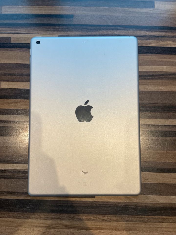 Apple iPad 8. Generation in Schiffweiler