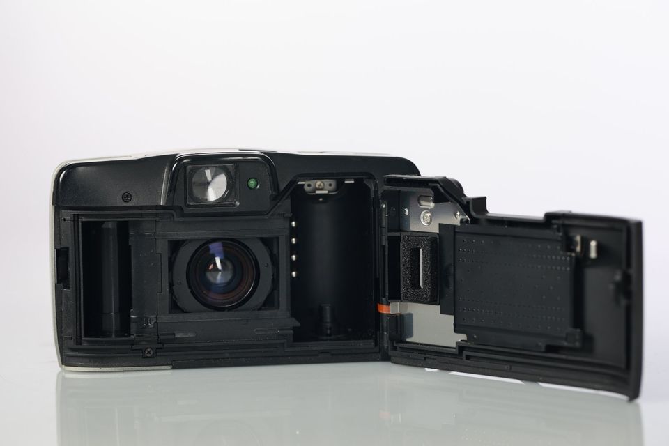 Canon Kompaktkamera Point & Shoot Analog Kleinbild Kamera Film 35 in Bremen