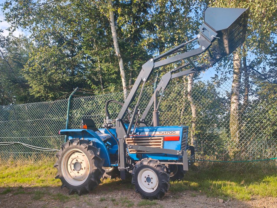 Kleintraktor 4X4, Trecker, Schlepper ISEKI TU 1700 Frontlader in Marienheide