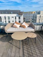 Gartensofa mit Kissen und Tische Berlin - Treptow Vorschau