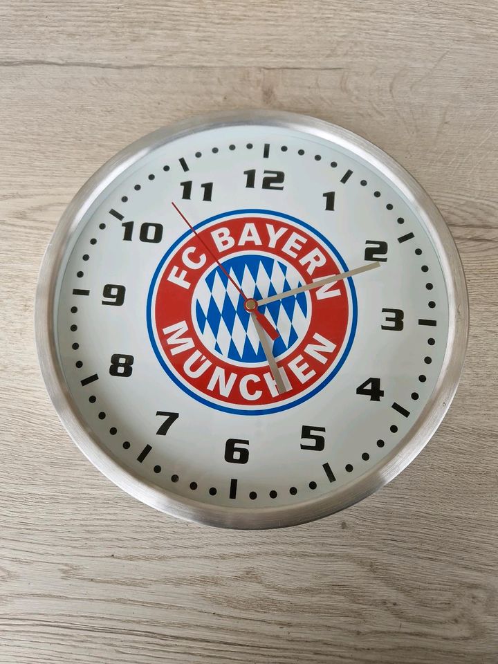 FC Bayern Uhr Batteriebertrieben in Neuenkirchen