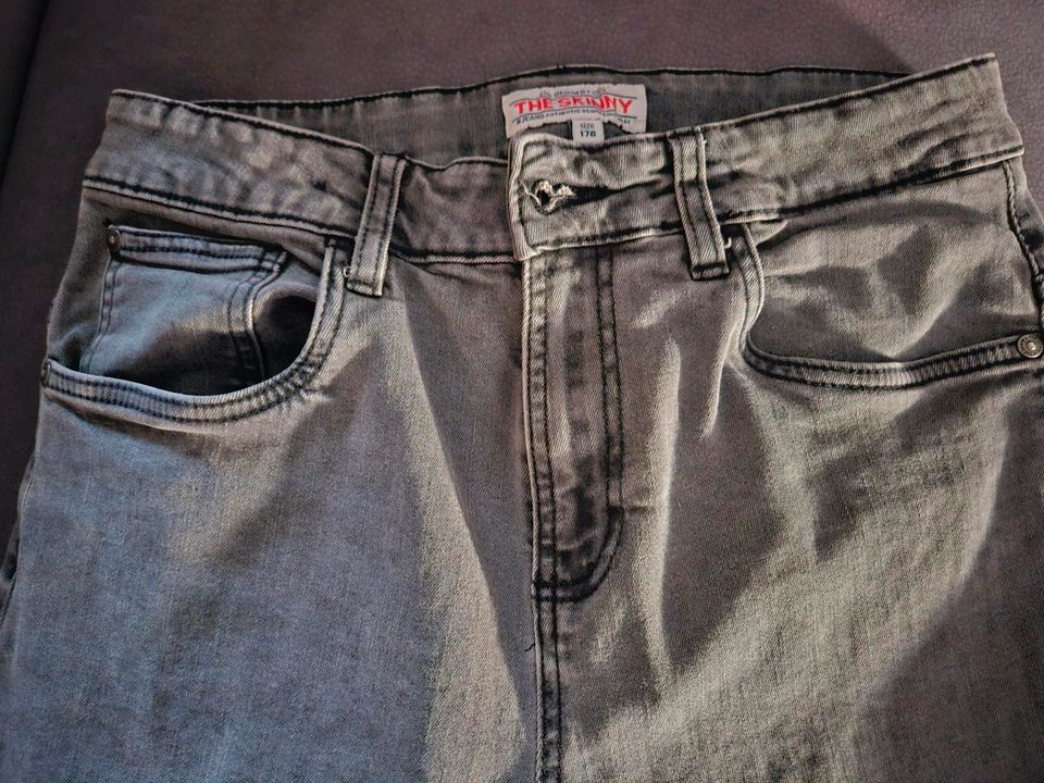 Graue Jeans Jungen Größe 176 von C&A in Wolpertshausen