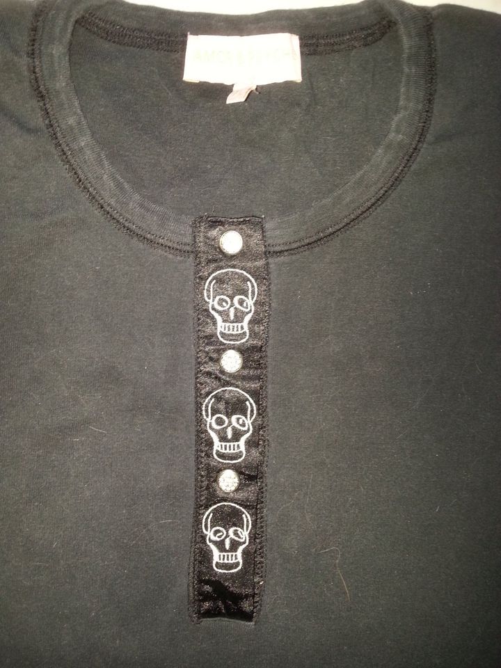 Luxus pur: AMOR & PSYCHE Skull Langarmshirt, Glitzerstein-Knöpfe in Isenbüttel