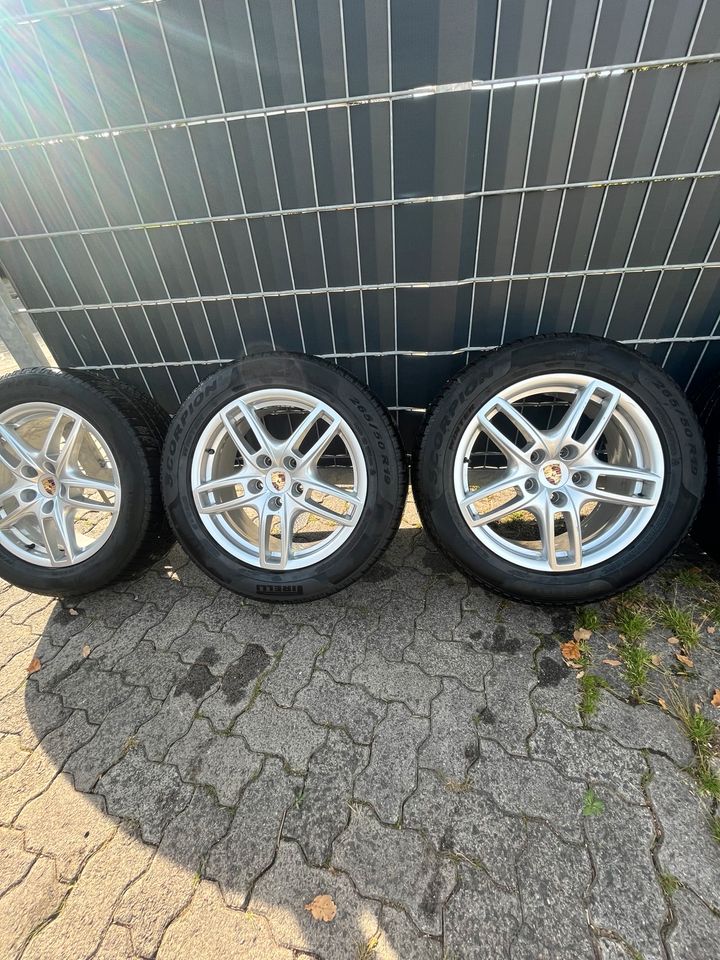 Porsche Cayenne Winterreifen 265/50 R19 in Stadtallendorf