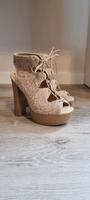 Sandalen mit Absatz, creme Niedersachsen - Steinkirchen Vorschau