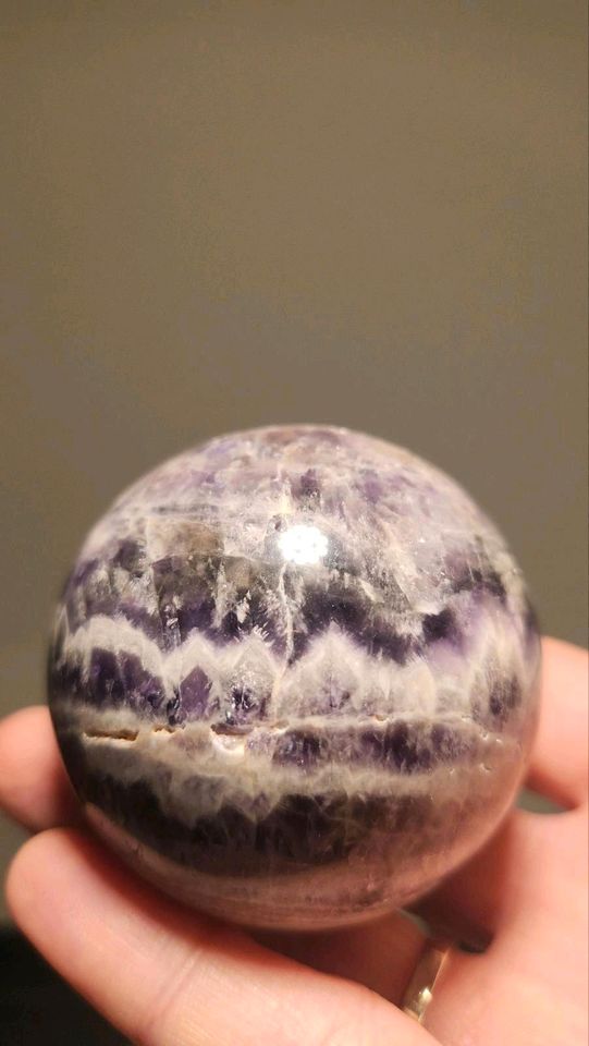 2 schöne Amethyst Kugeln Set + Ständer lila Heilsteine Mineralien in Pforzheim