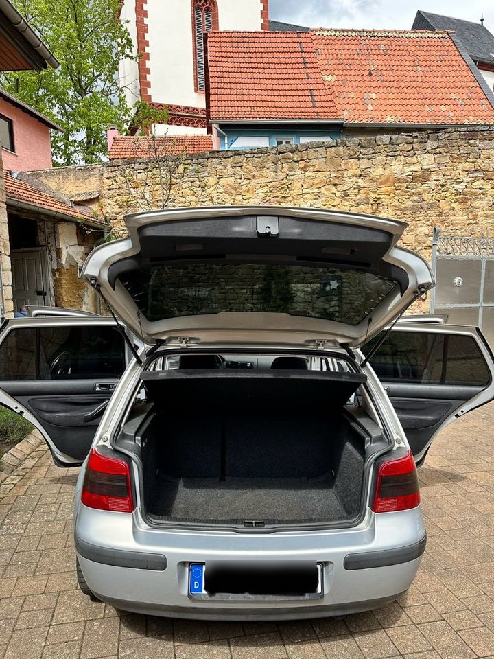Volkswagen Golf 1.6 Basis in Armsheim