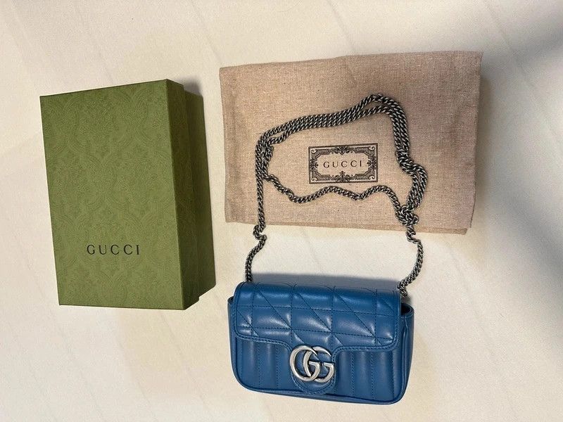 GUCCI GG MARMONT SUPER-MINI-TASCHE AUS LEDER IN BLAU in Haan