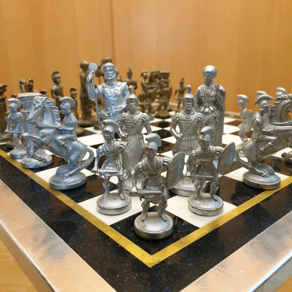 Schachspiel Schachfiguren aus Zinn gegossen Schachbrett in Hamburg