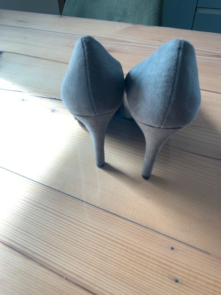 Justfab high heel 6 1/2 / 37 grau in Radebeul