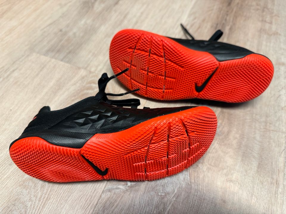 Nike Star Runner 3 schwarz Größe 33 Kinder Sportschuhe in Berkatal