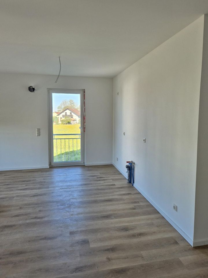 Neue großzügige und moderne 3-Zimmer Wohnung (90m²) mit Garten in Kirchroth