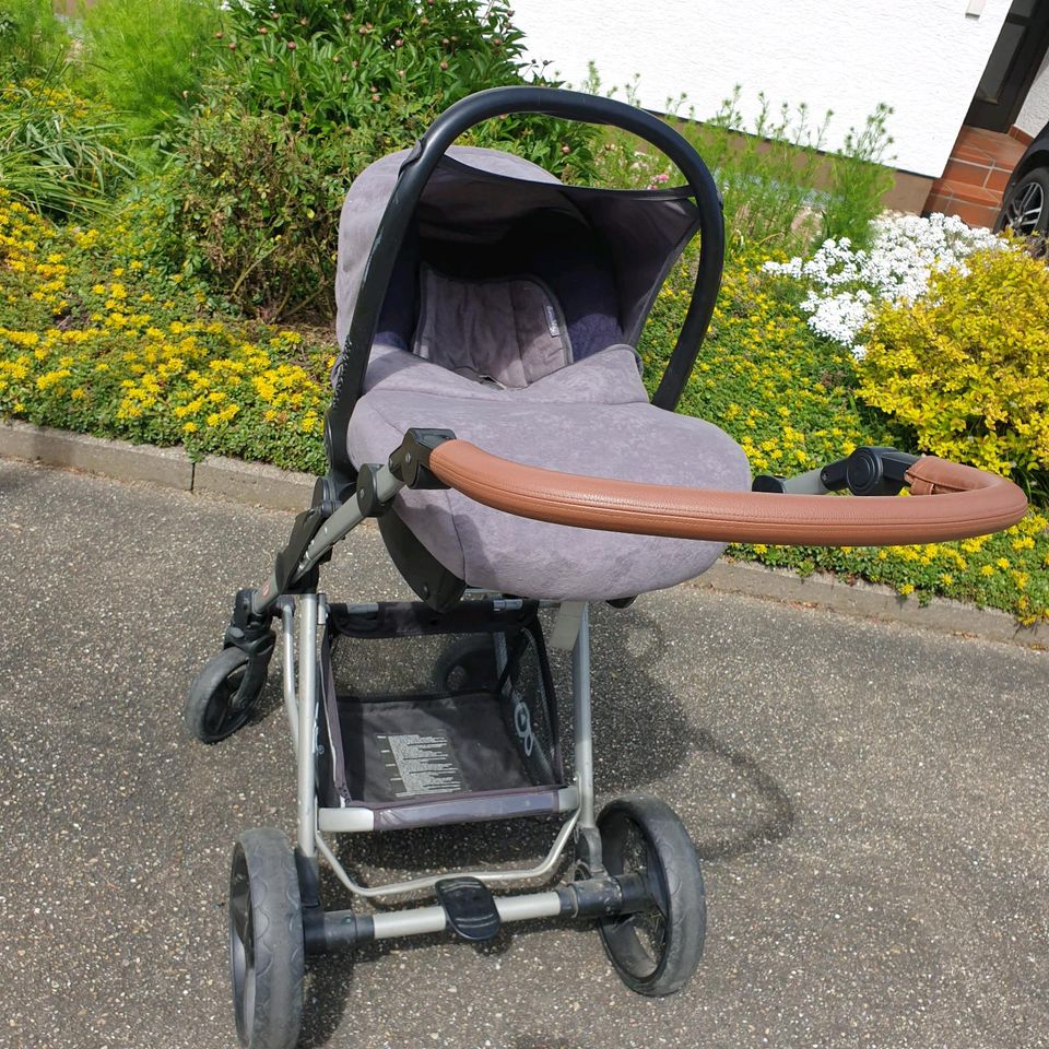 Kinderwagen mit MaxiCosi und Babywanne in Bietigheim