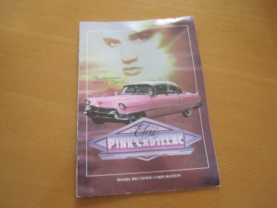 MRC Elvis Pink Cadillac 1955 Cast Sammlermodell 1:18, in Pommersfelden