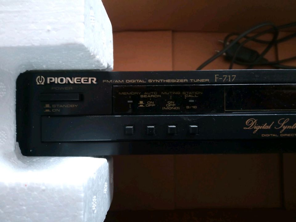 Pioneer F717  Home AM/FM Tuner in Bremen