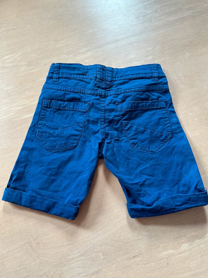 Shorts kurze Hose Alive 128 blau Junge wie neu in Freiburg im Breisgau