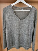 only Gr. L glänzendes Shirt  in  grau / Silber Neu Niedersachsen - Vechta Vorschau