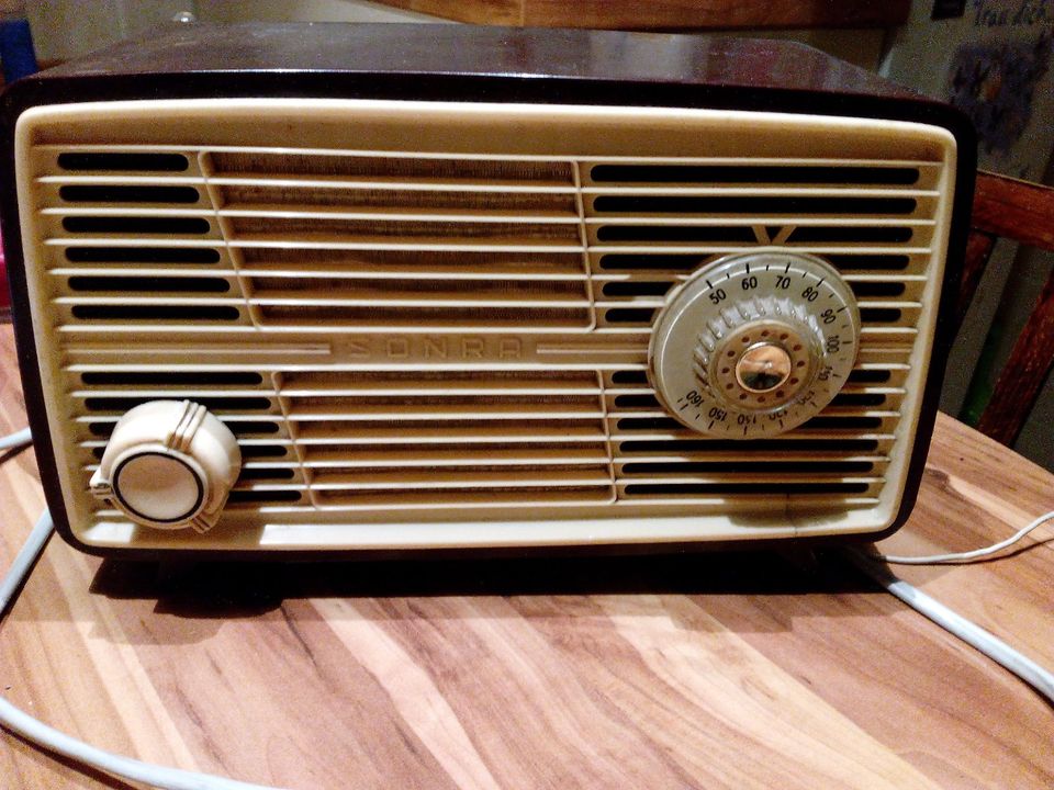 DDR Röhren Radio Sonra Bobby Kleinstsuper 64/58 GW , VEB-Stern-Ra in Neubrandenburg