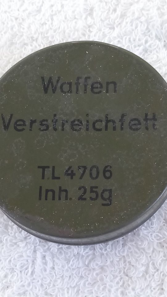 Waffen Verstreichfett TL 4706,  BW, Dose in Fritzlar