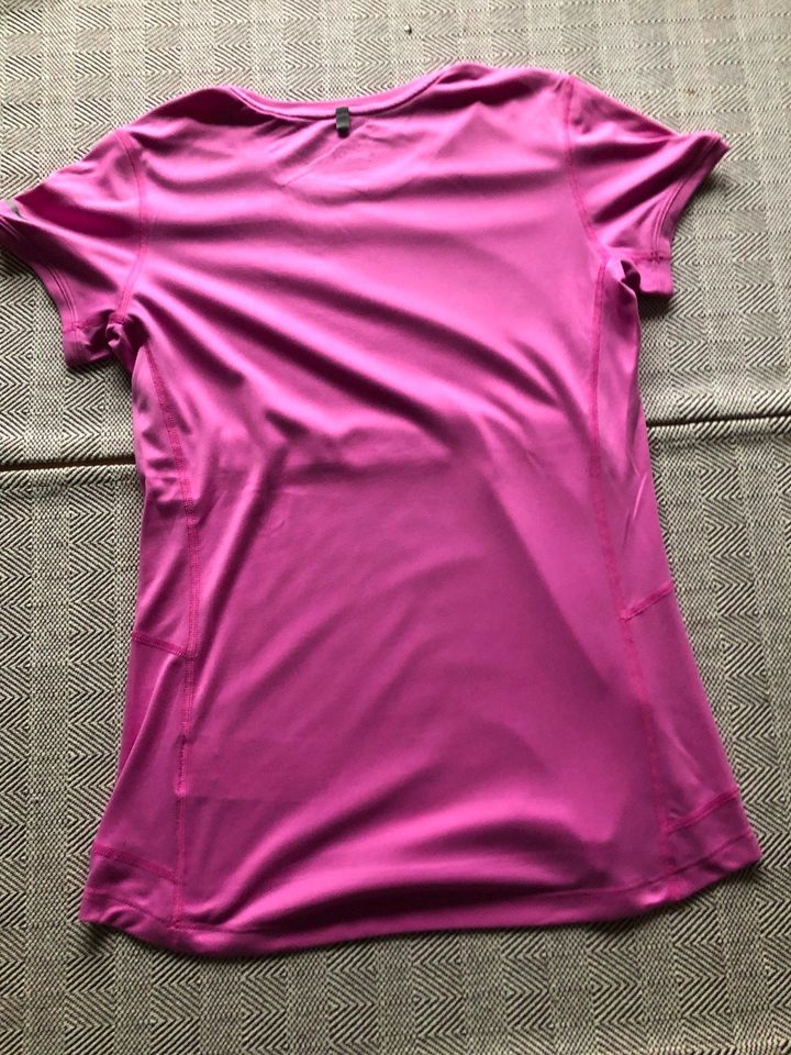 Nike T-Shirt Pink Gr. S in Goch