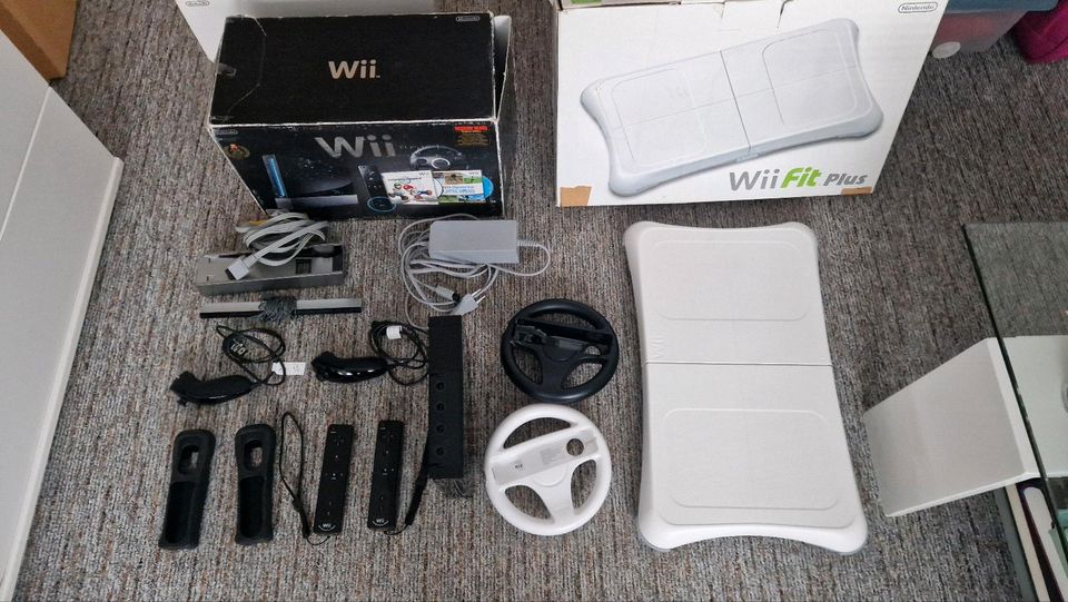 Nintendo Wii mit Balancebord und viel Zubehör in Eisleben