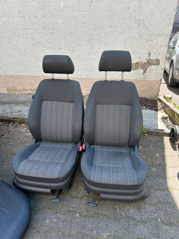 VW Polo 9n3 Sitze komplett vorne hinten mit Seitenairbag Ez 06 in Rottenacker