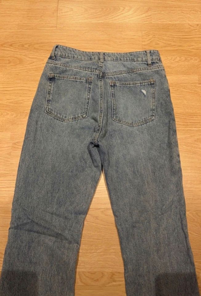 H&M Jeans  mit  Schlag in Büchen