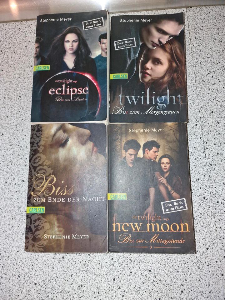 Die twilight saga 4 bücher in Lübeck