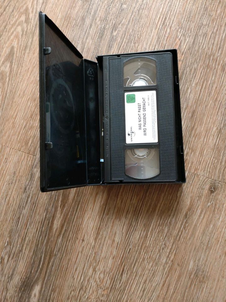 Videokassette "Was nicht passt, wird passend gemacht" in Sankt Augustin