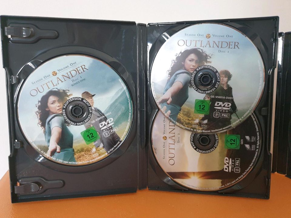 Outlander DVD Set Season 1 Vol. 1 + 2 in Frankfurt am Main