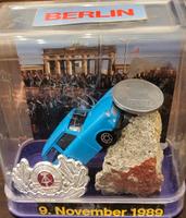 Stück Berliner Mauer inkl. DDR Stuff Hessen - Gelnhausen Vorschau