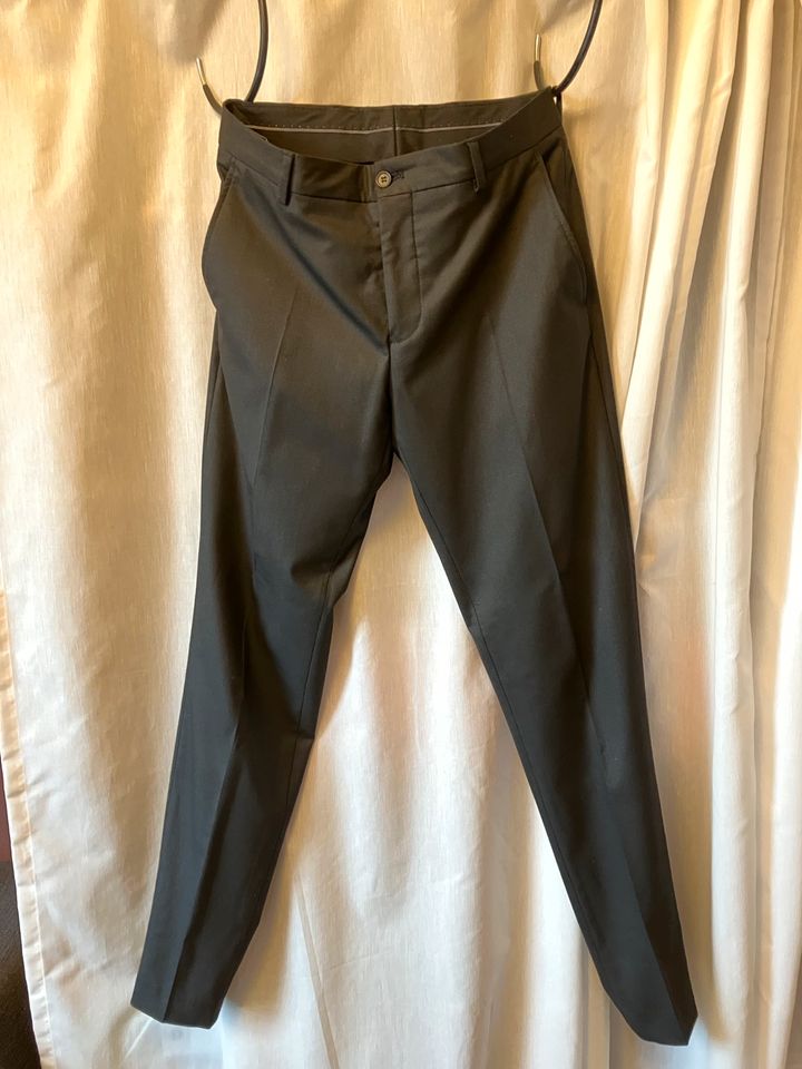 Jack&Jones Anzug Schwarz Sakko 46 Hose Gr 44 Konfirmation Firmung in Rostock