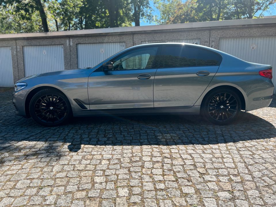 BMW 5er 520 Luxury Line Garage 8fach bereift G30 in Berlin