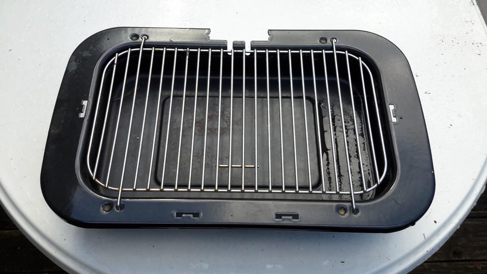 Toller kleiner Holzkohlegrill unbenutzt top für unterwegs in Müllrose