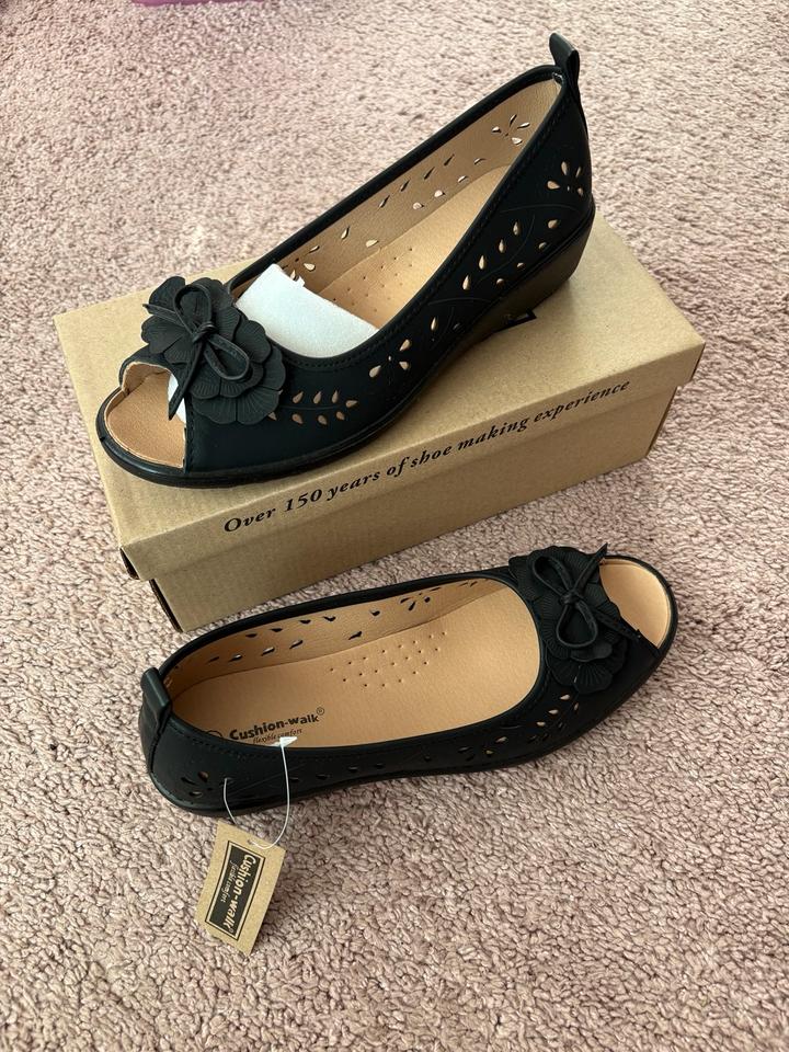Schwarze Sandeln mit Peeptoe Cushion-Walk Größe 40 Neu in Berlin
